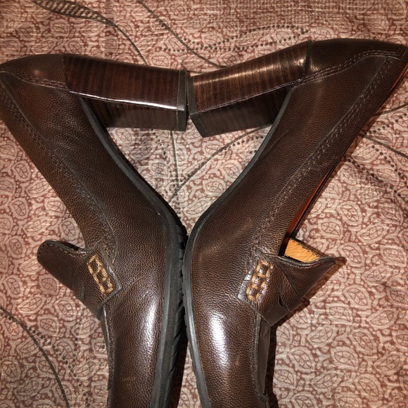 Brown leather heeled loafers. - Picture 3 of 8